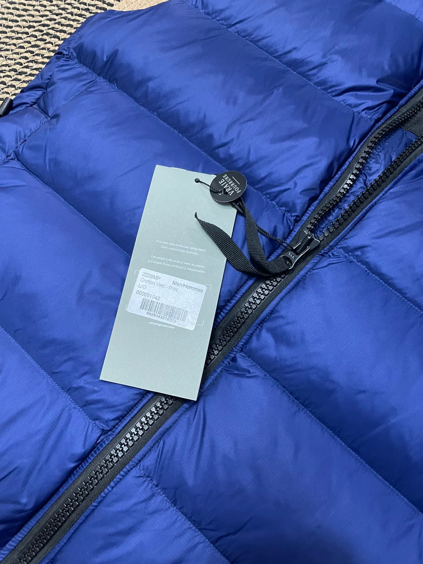 P560 Canadian brand CanadaGoose men's and women's CROFTON lightweight down vest 2229M DWR water-repellent treatment WindWall windproof fabric 700 fleece filling original mold opening details one to one production The upper body effect is stunning Exclusively available on the Xiaohongshu purchasing platform The highest version on the market Size: XS S M L XL XXL